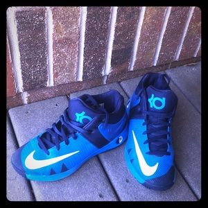 Boys KD 5 Nike basketball shoes!